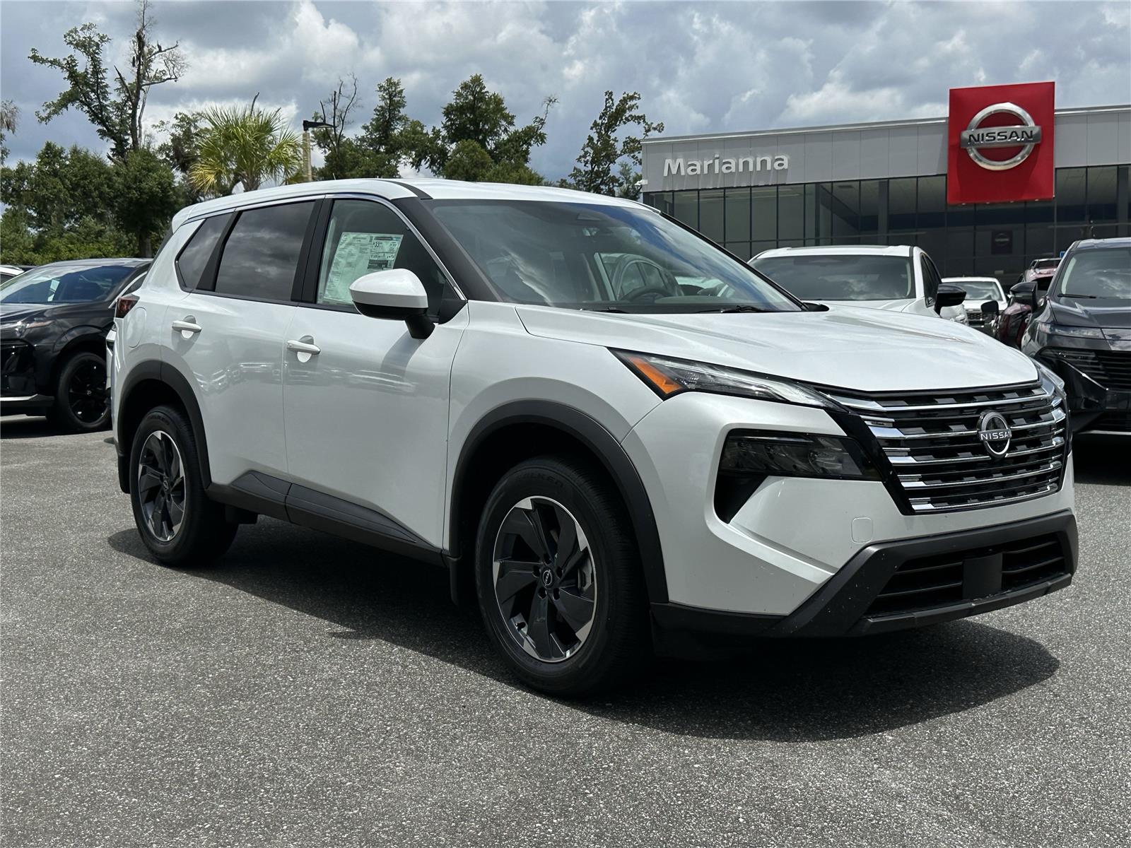 2025 Nissan Rogue SV photo 2