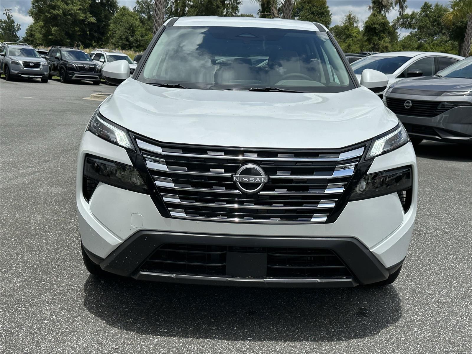 2025 Nissan Rogue SV photo 3