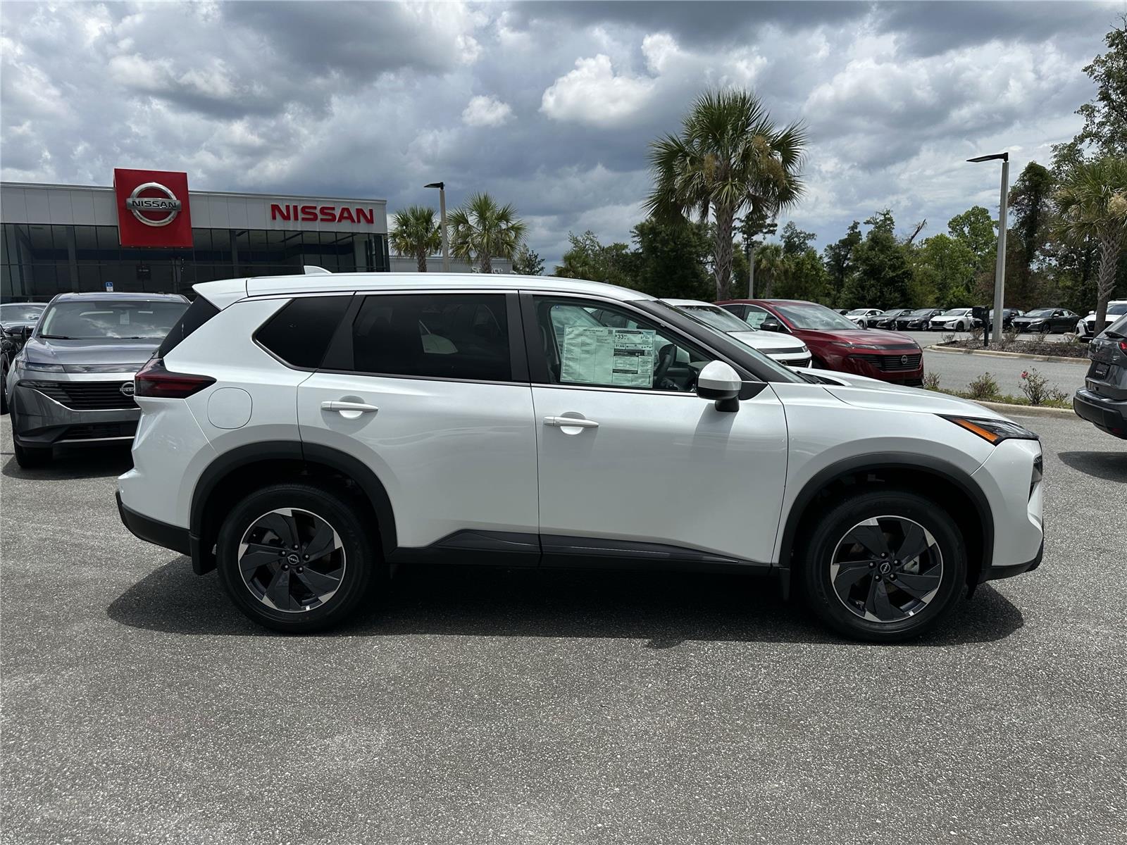 2025 Nissan Rogue SV photo 4