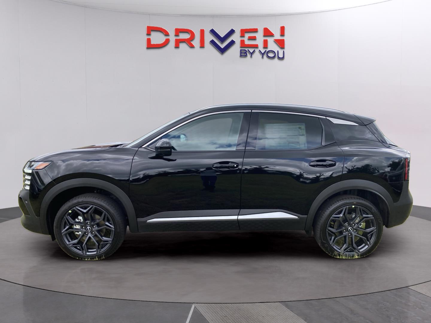 2025 Nissan Kicks SR photo 2