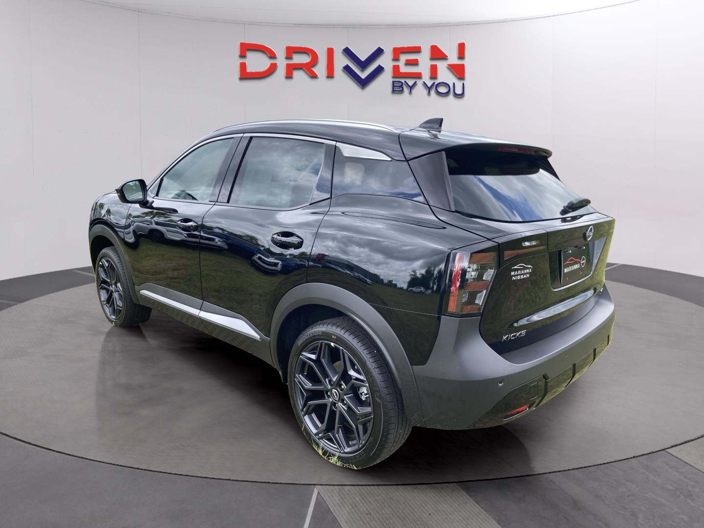 2025 Nissan Kicks SR photo 3