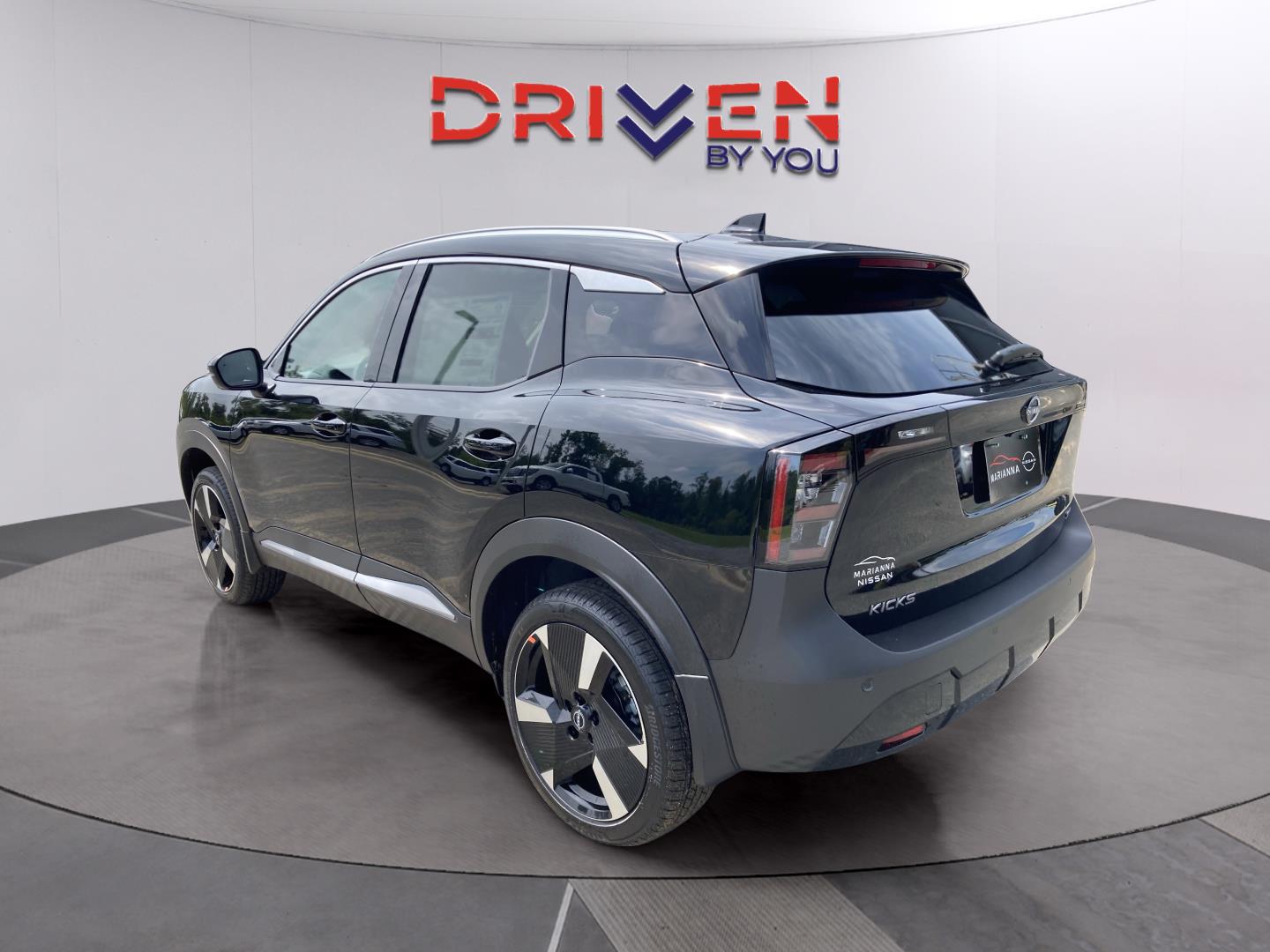 2025 Nissan Kicks SR photo 3