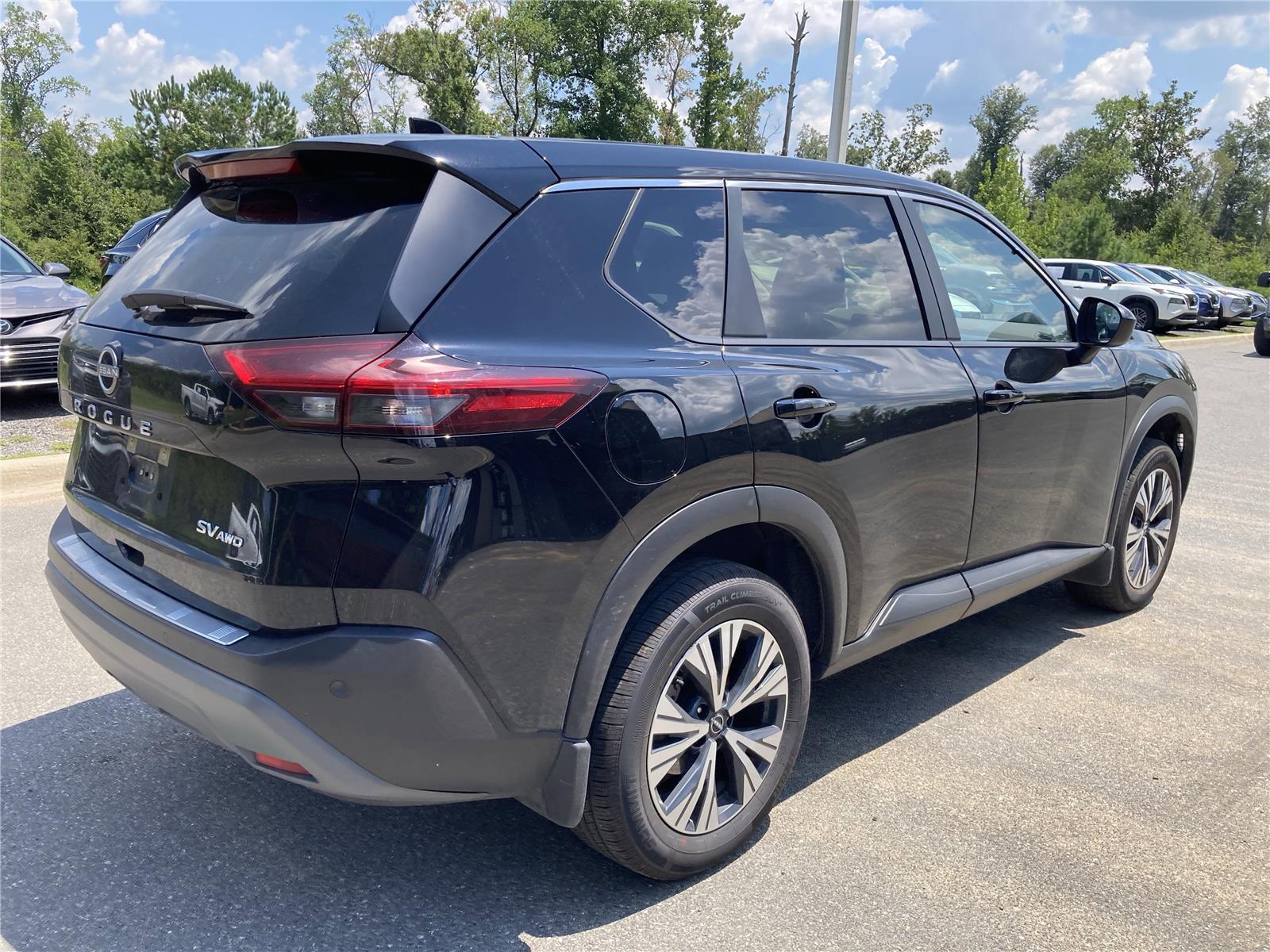 2023 Nissan Rogue SV photo 4