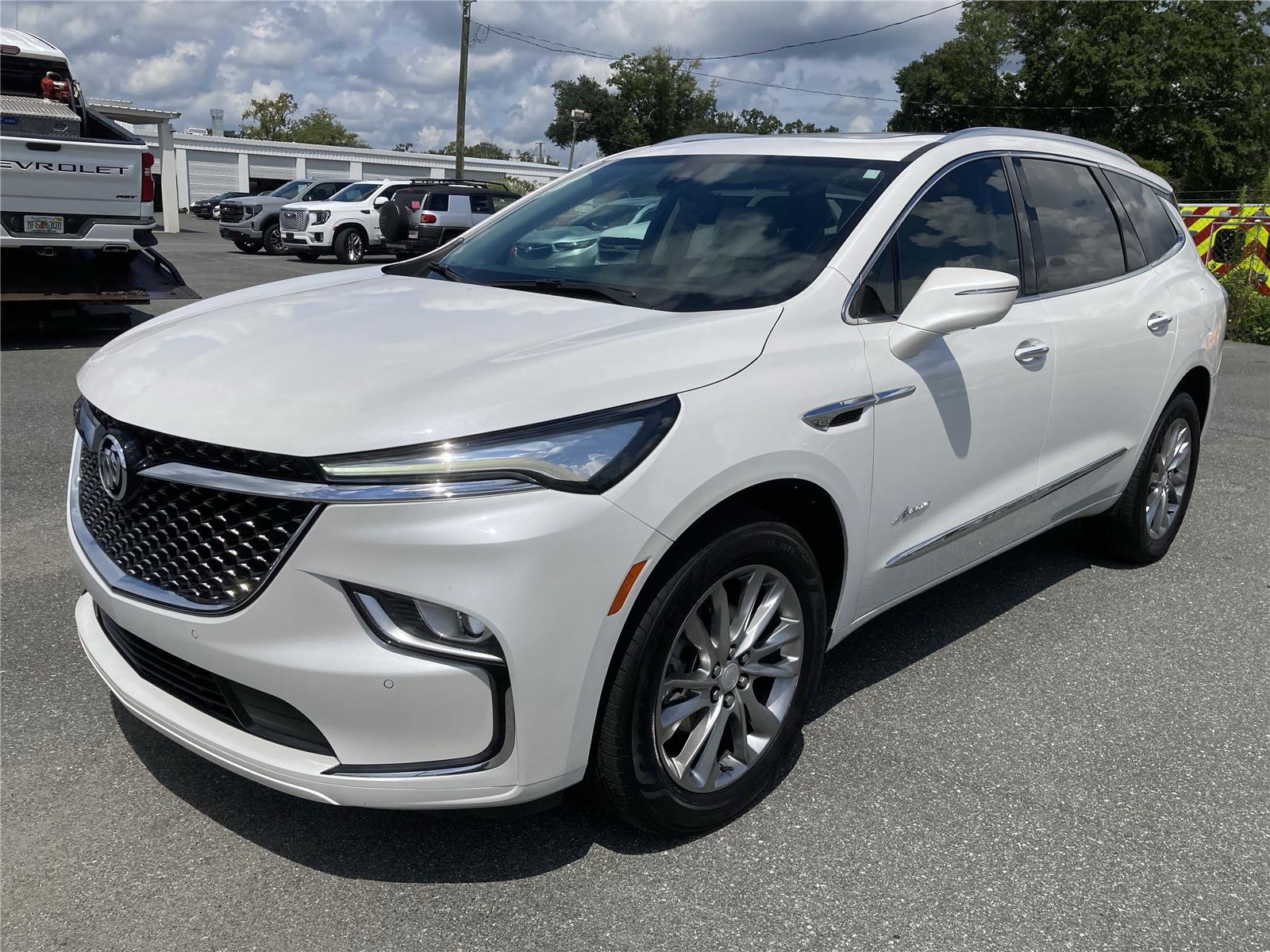 2022 Buick Enclave Avenir photo 2