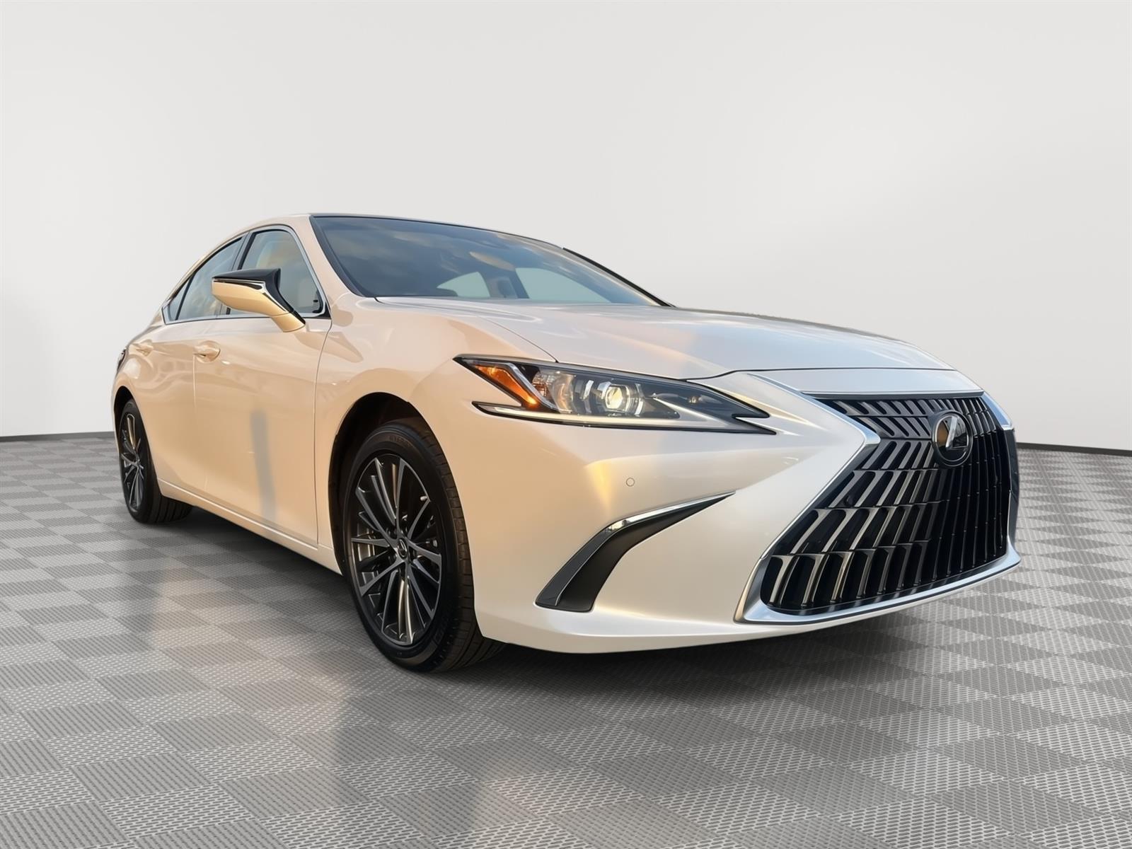 2025 Lexus ES 350 photo 3