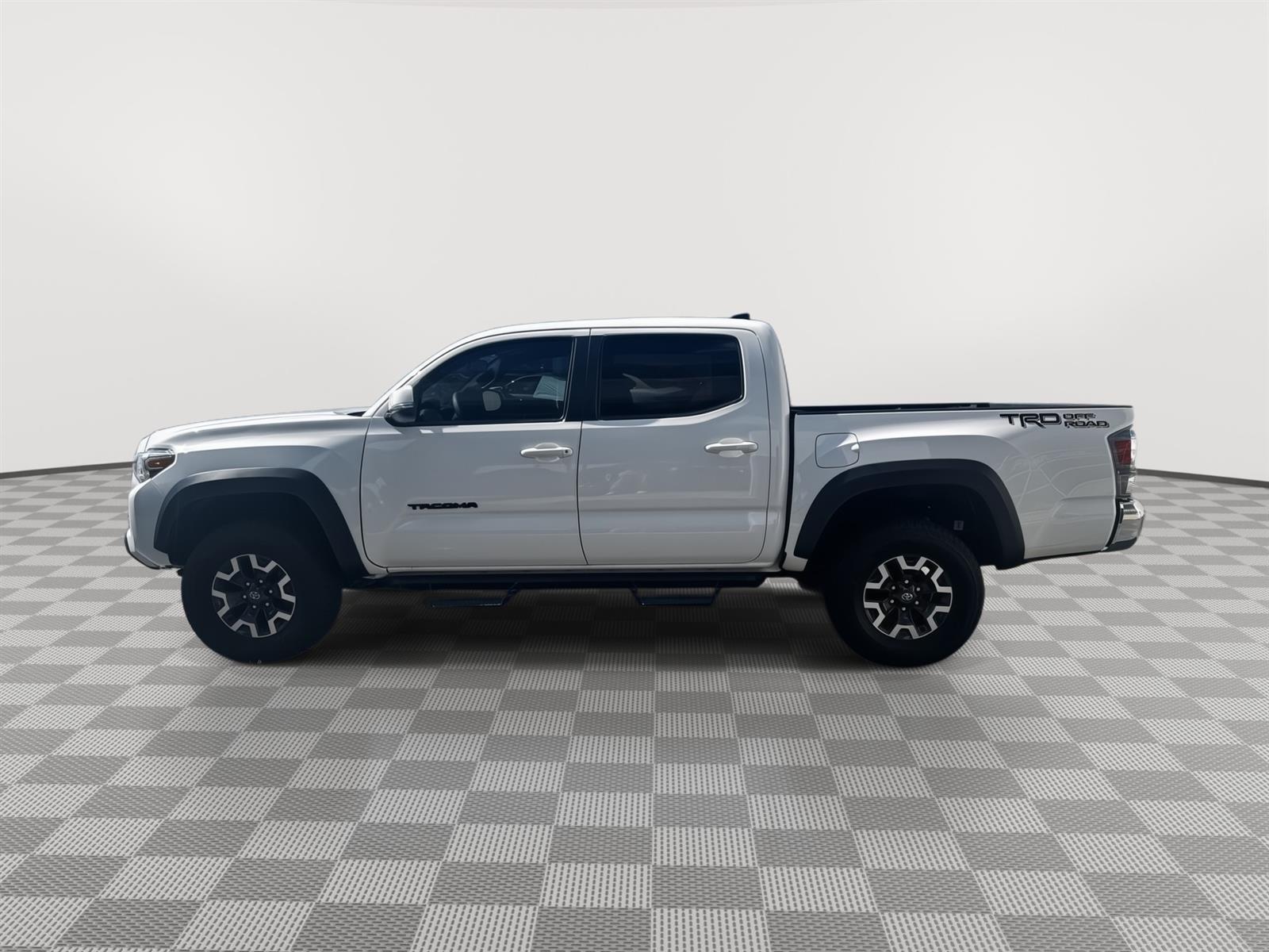 2021 Toyota Tacoma TRD photo 2