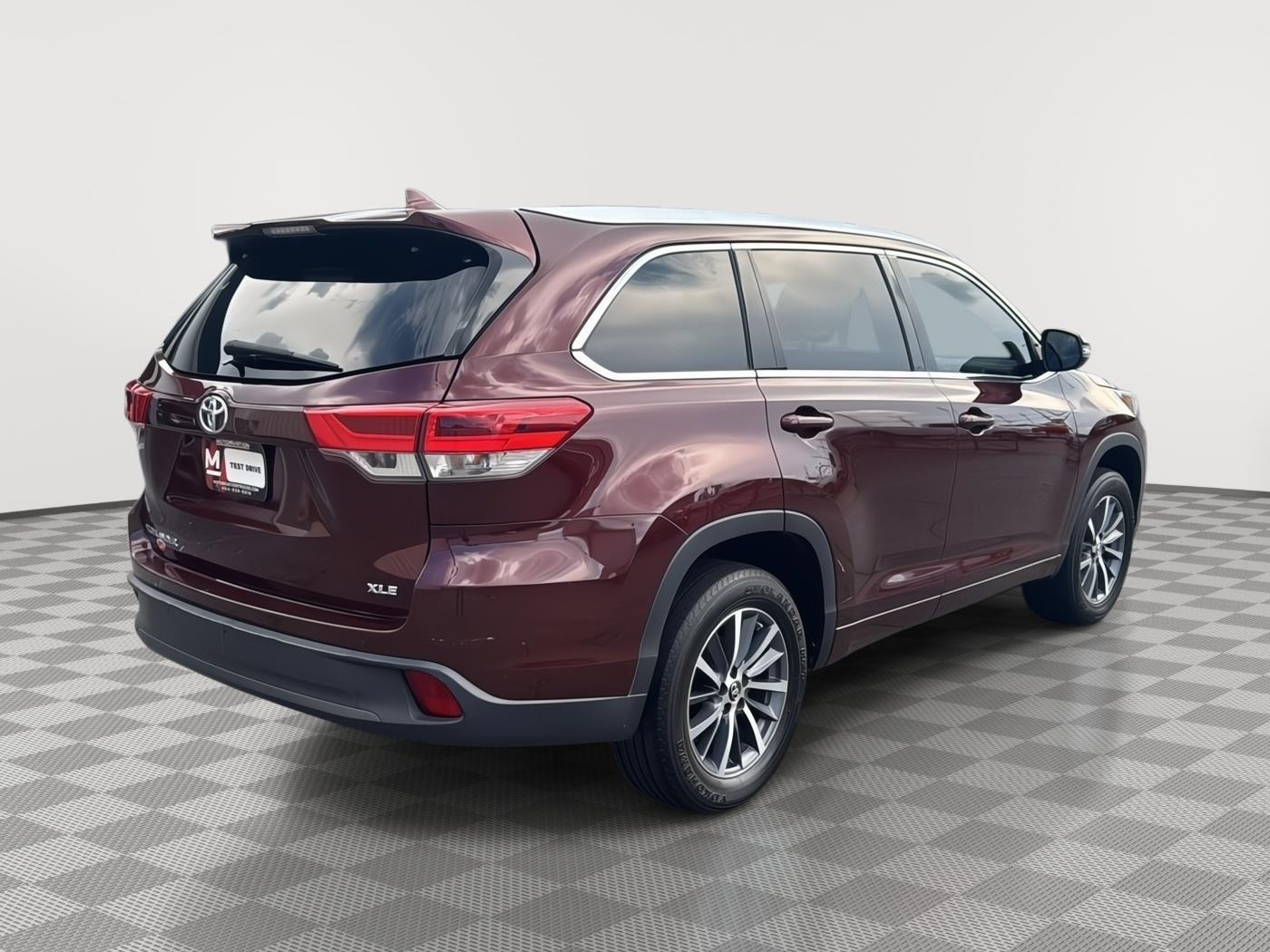 2017 Toyota Highlander XLE photo 2