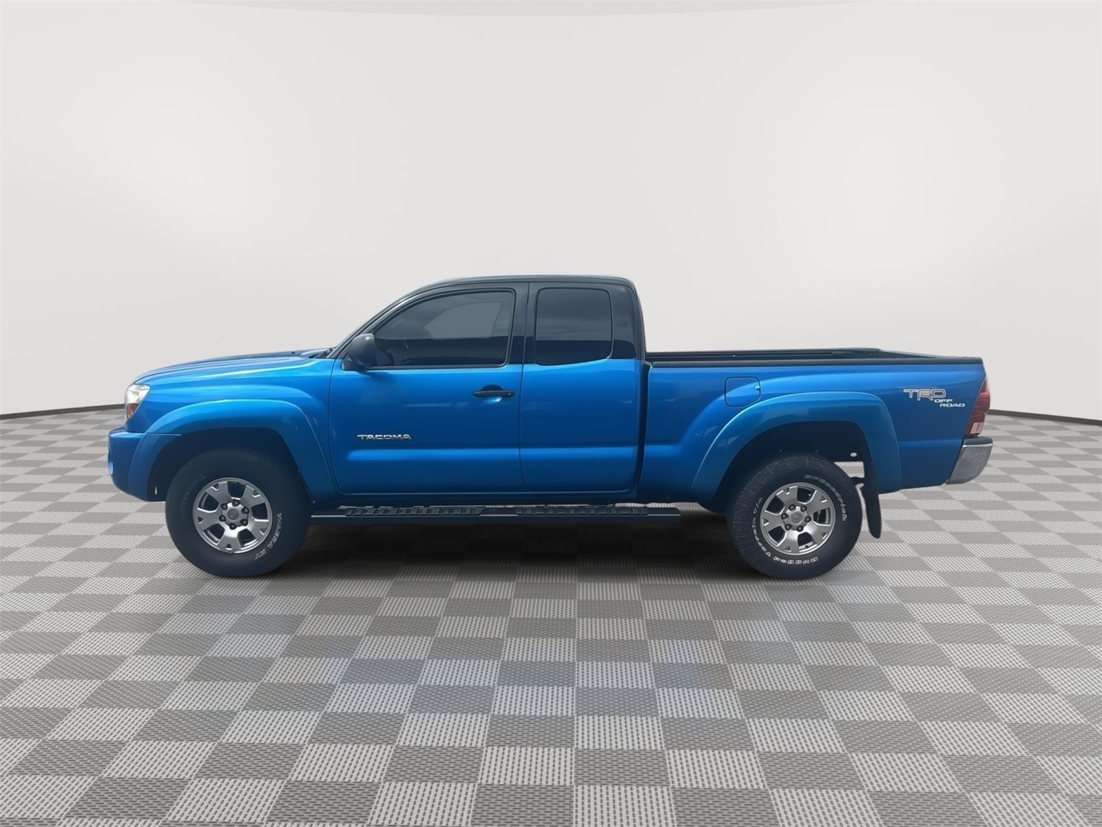 2005 Toyota Tacoma PreRunner photo 2