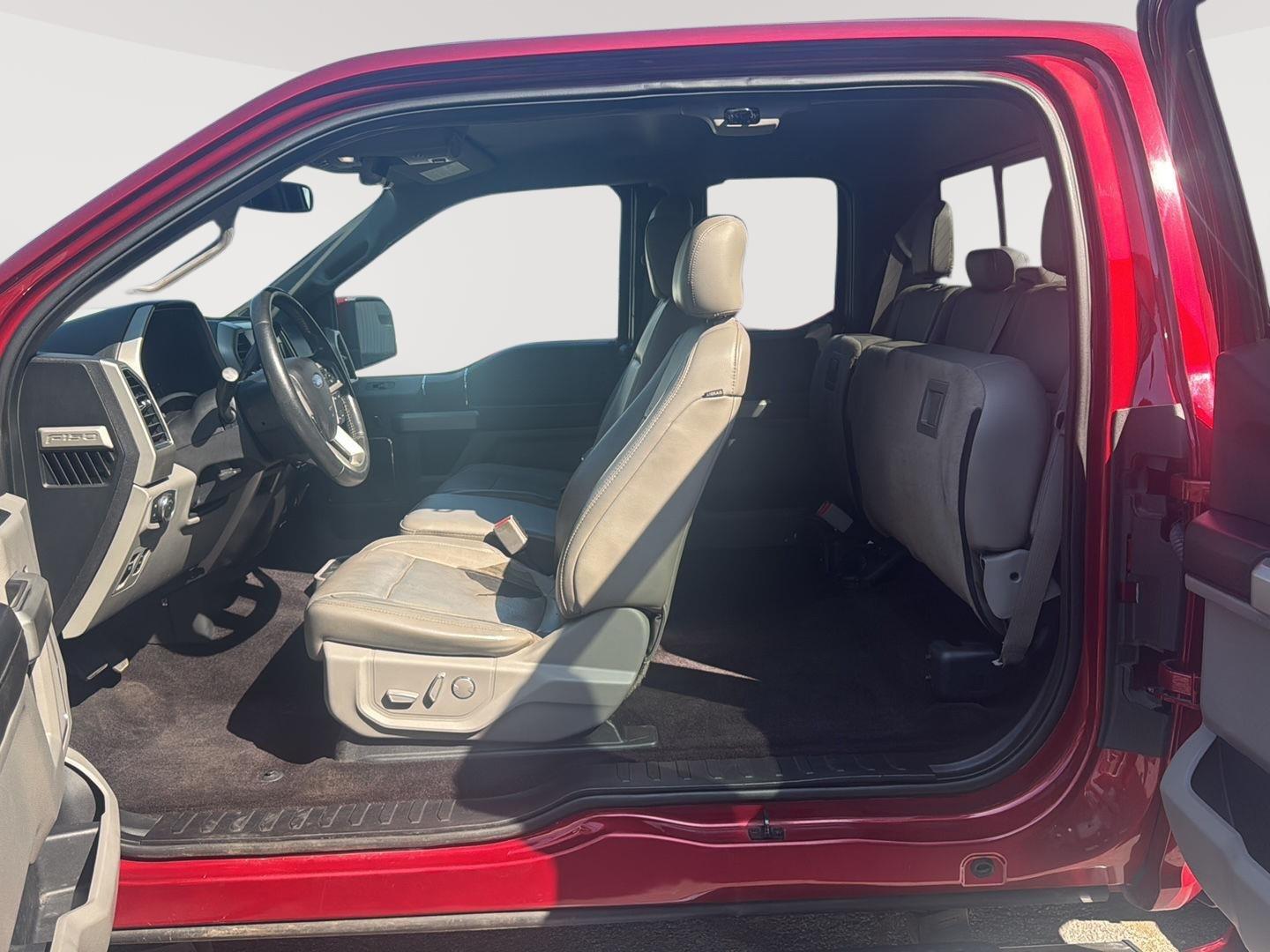 2017 Ford F-150 Lariat photo 16