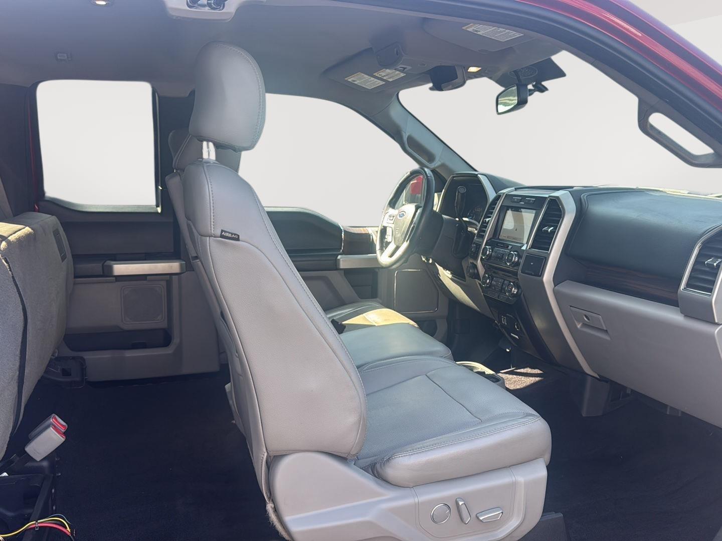 2017 Ford F-150 Lariat photo 22