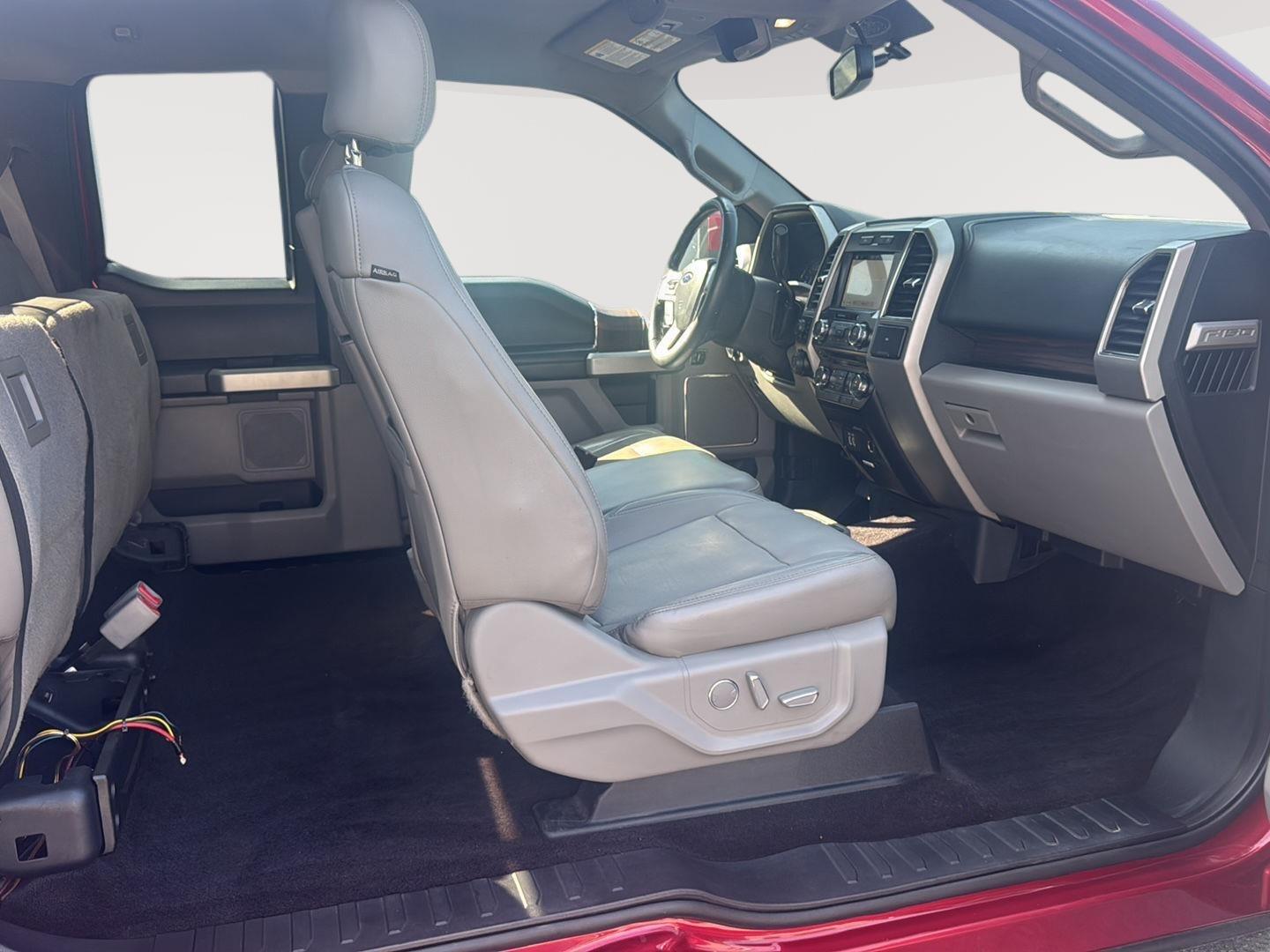 2017 Ford F-150 Lariat photo 23