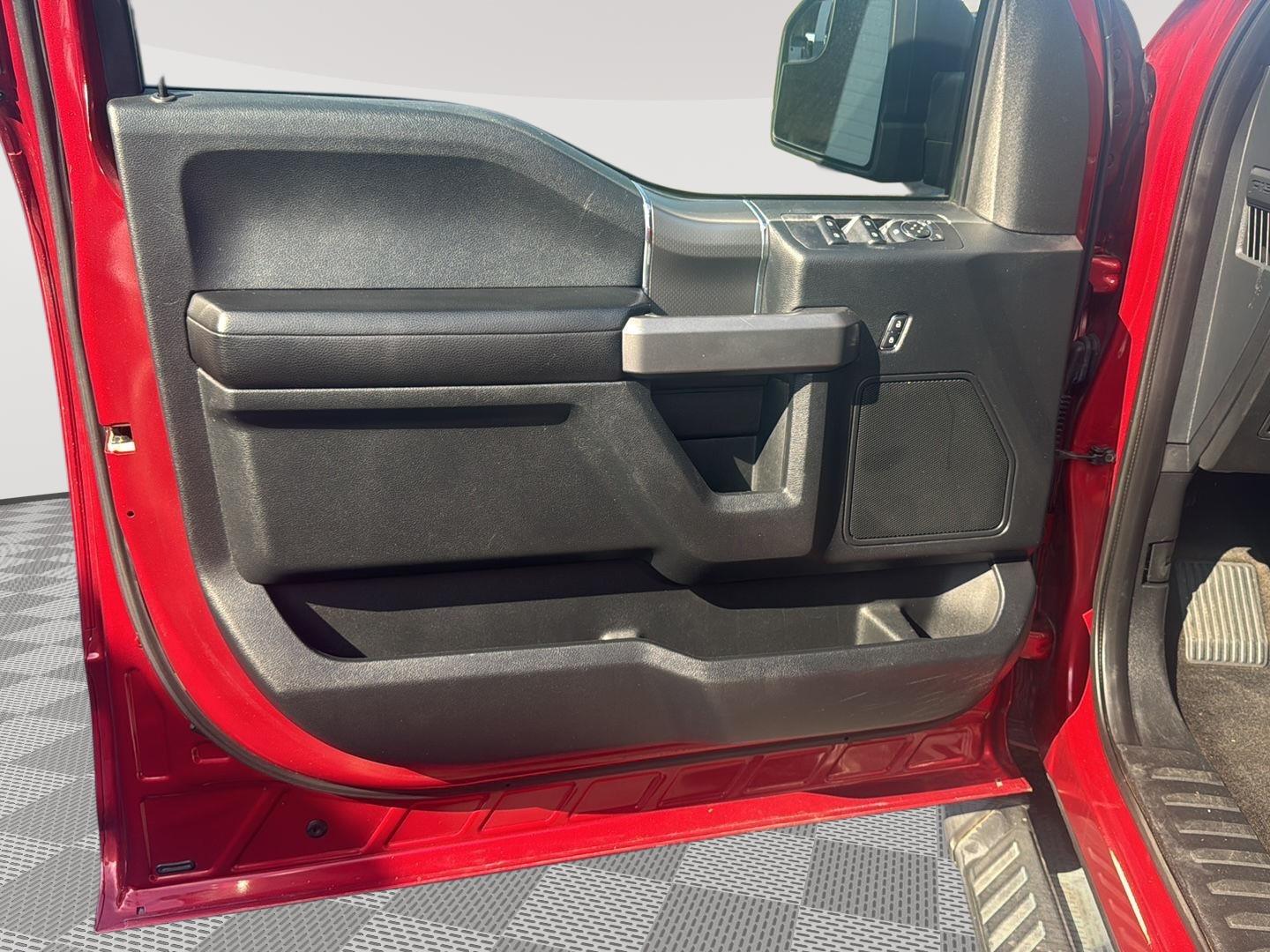 2015 Ford F-150 XLT photo 11