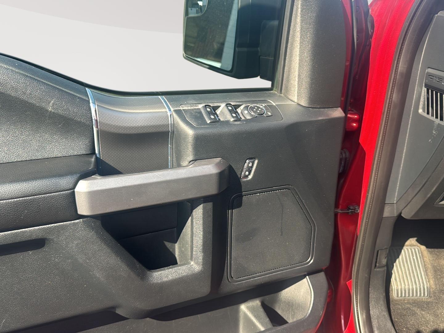 2015 Ford F-150 XLT photo 12