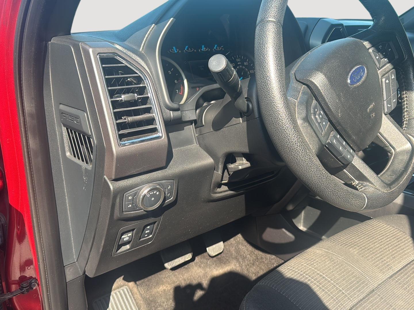2015 Ford F-150 XLT photo 13