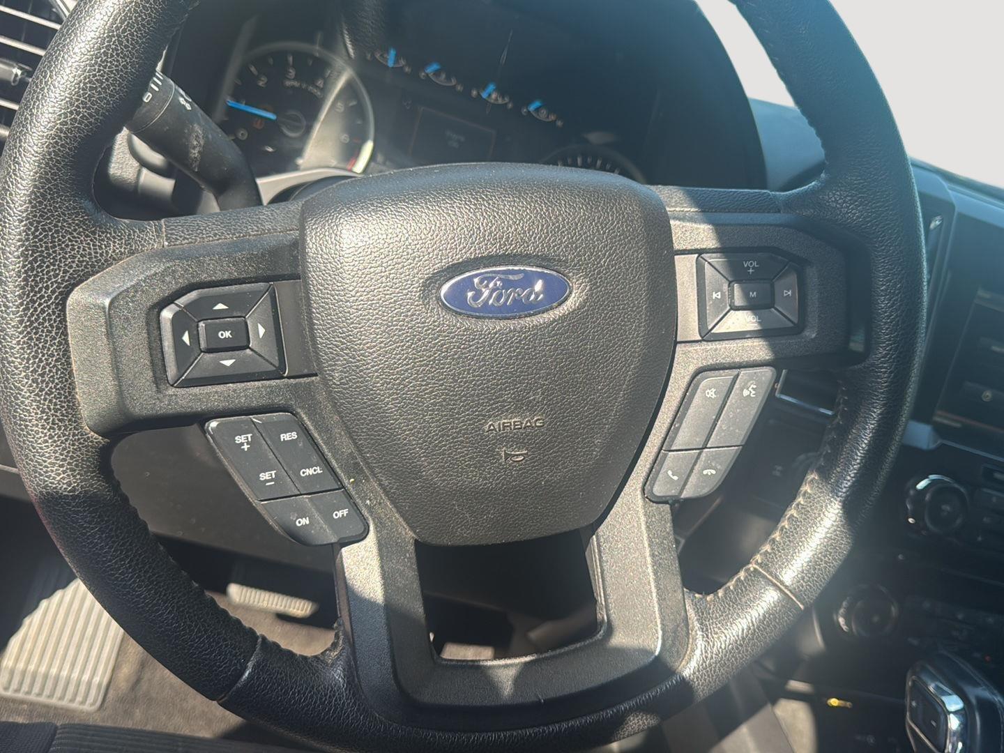 2015 Ford F-150 XLT photo 14