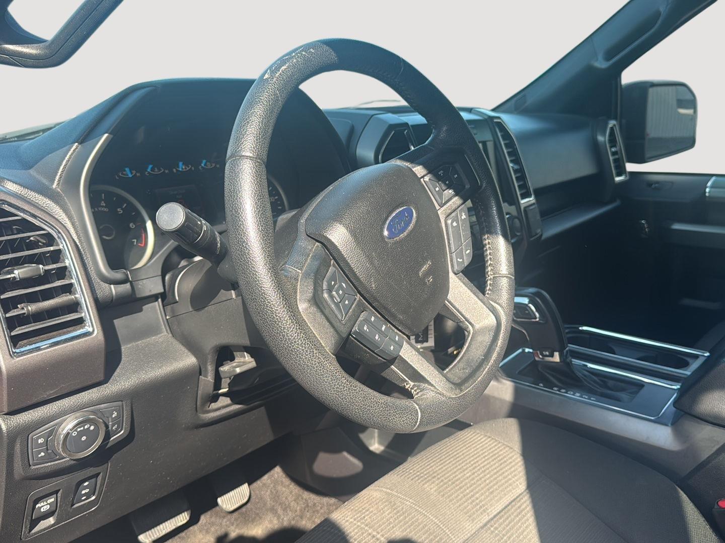 2015 Ford F-150 XLT photo 15