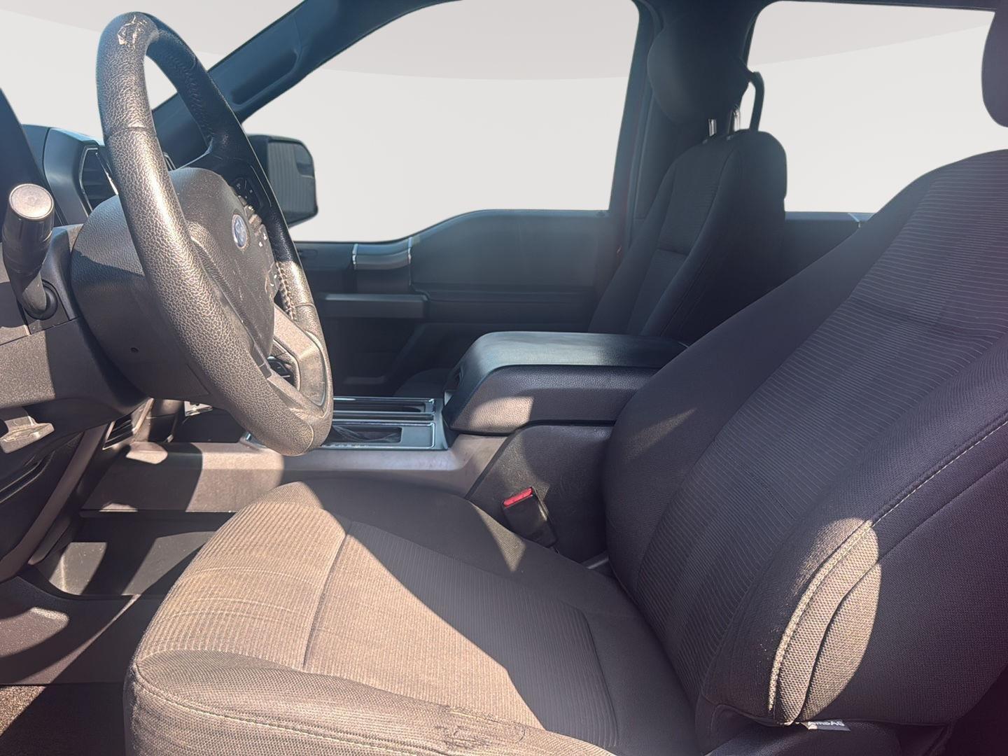 2015 Ford F-150 XLT photo 17