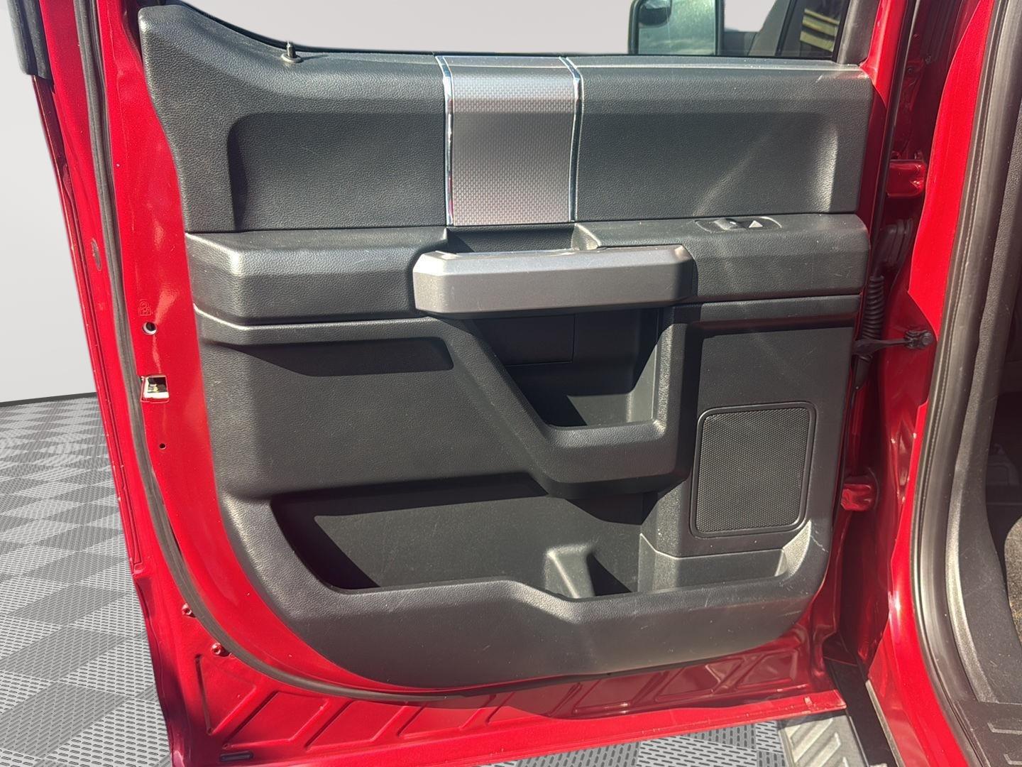 2015 Ford F-150 XLT photo 19