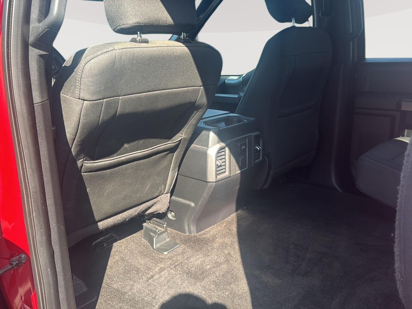 2015 Ford F-150 XLT photo 21