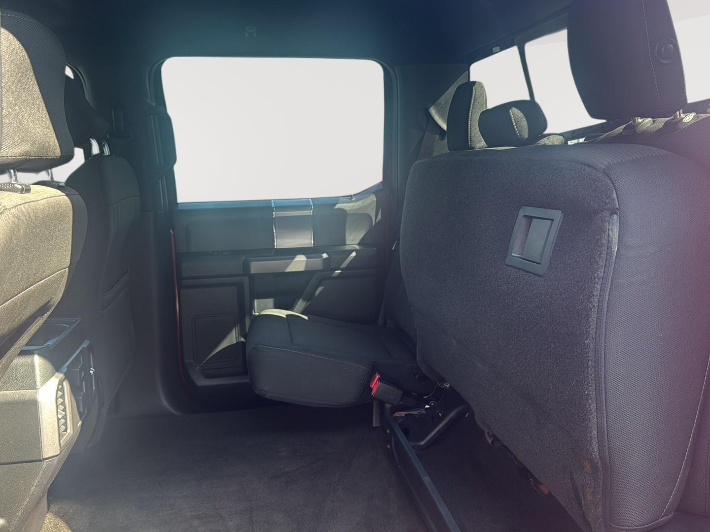 2015 Ford F-150 XLT photo 22