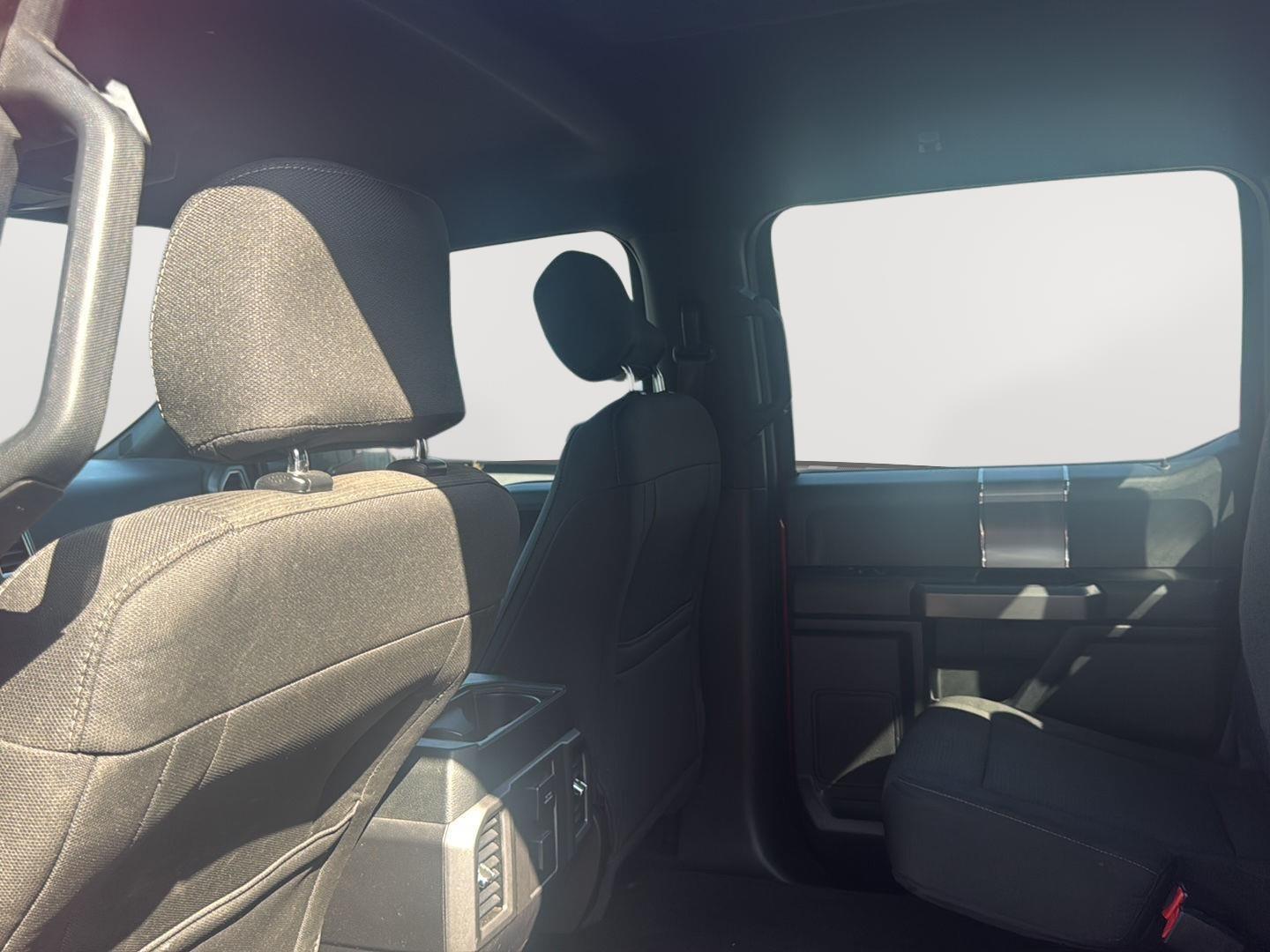 2015 Ford F-150 XLT photo 23
