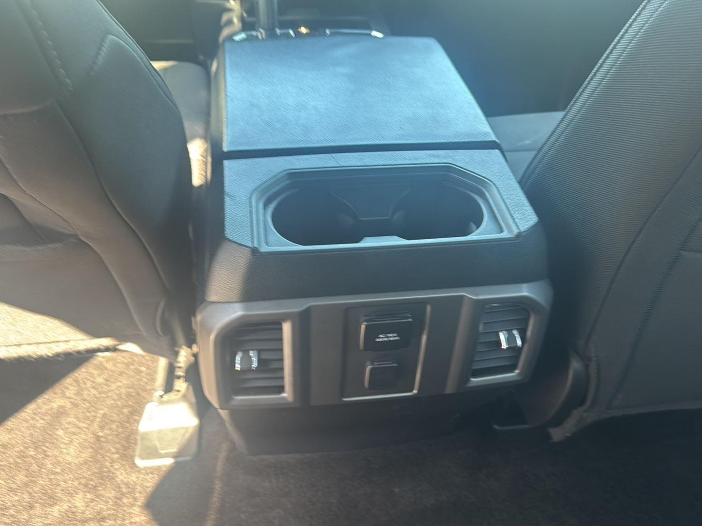 2015 Ford F-150 XLT photo 24