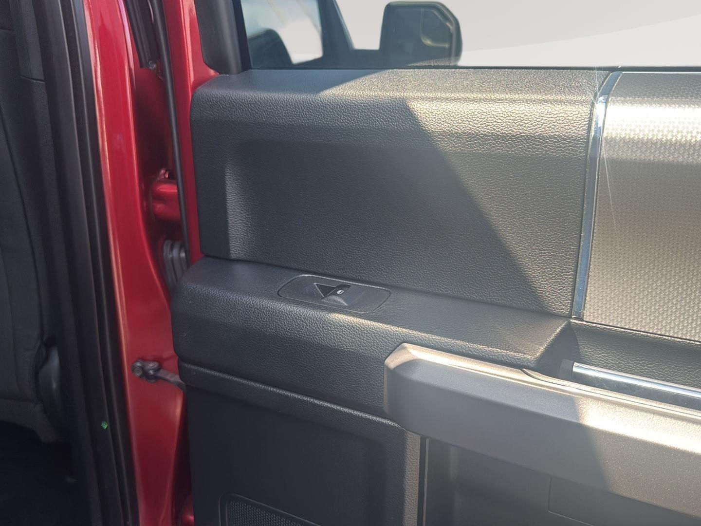 2015 Ford F-150 XLT photo 33