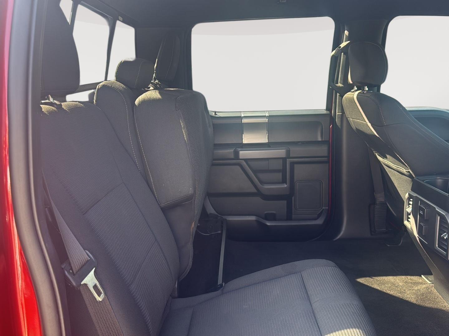 2015 Ford F-150 XLT photo 35