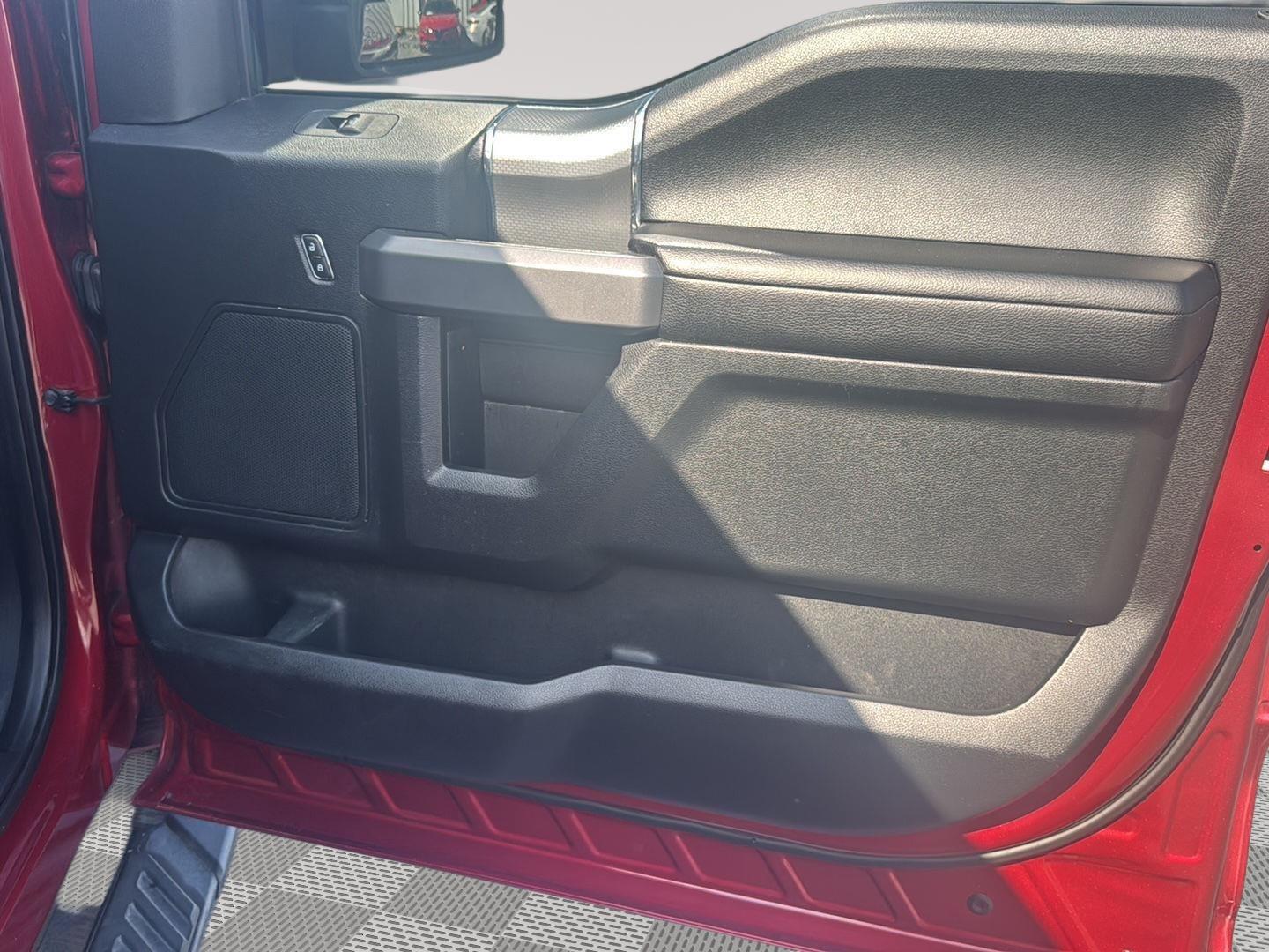 2015 Ford F-150 XLT photo 38
