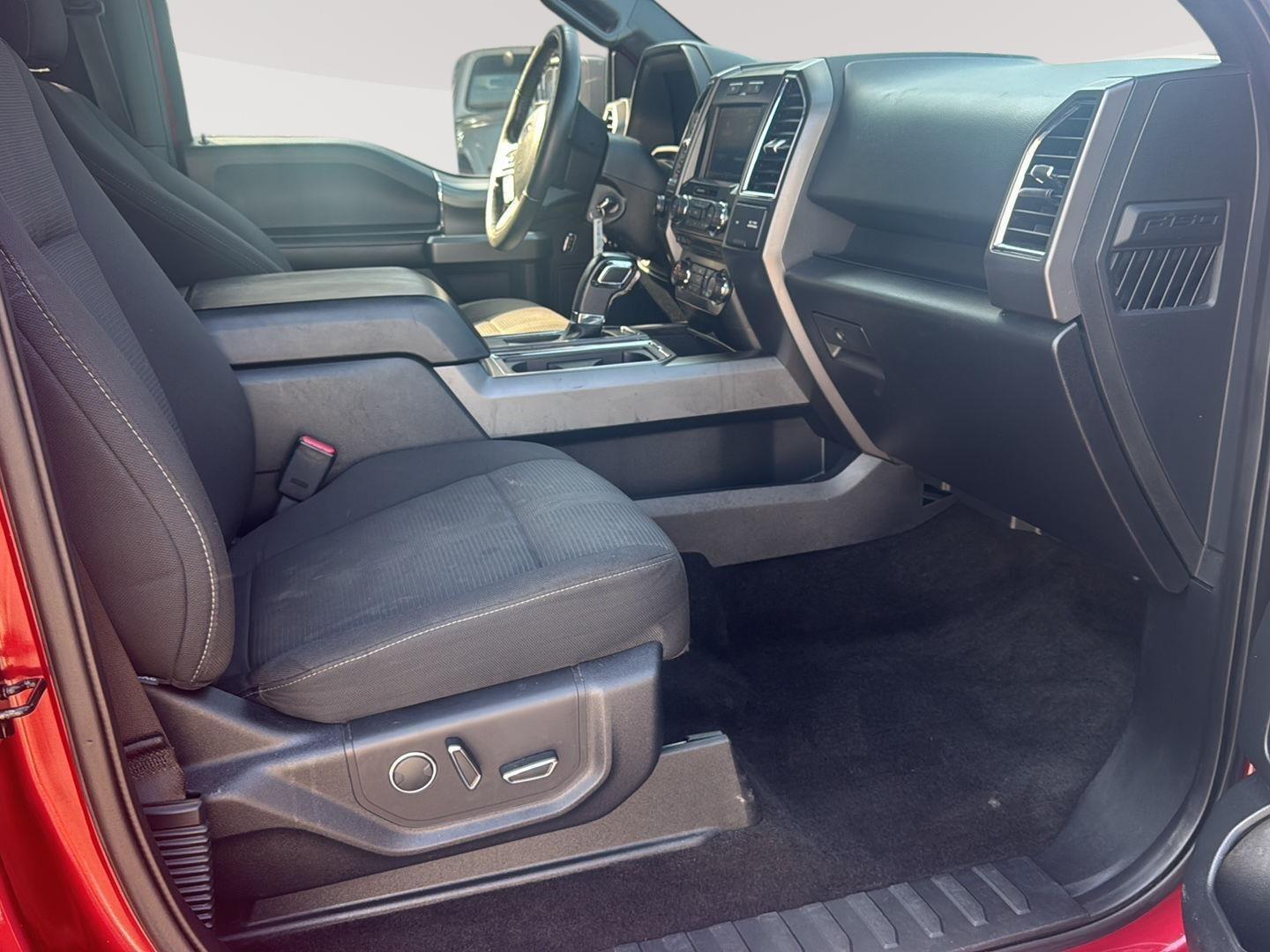 2015 Ford F-150 XLT photo 40