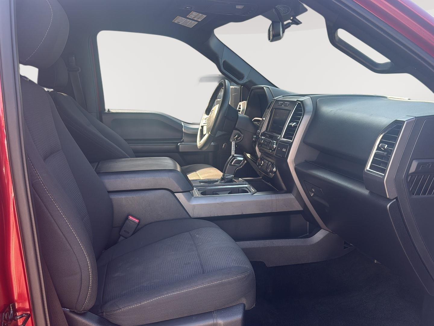 2015 Ford F-150 XLT photo 41