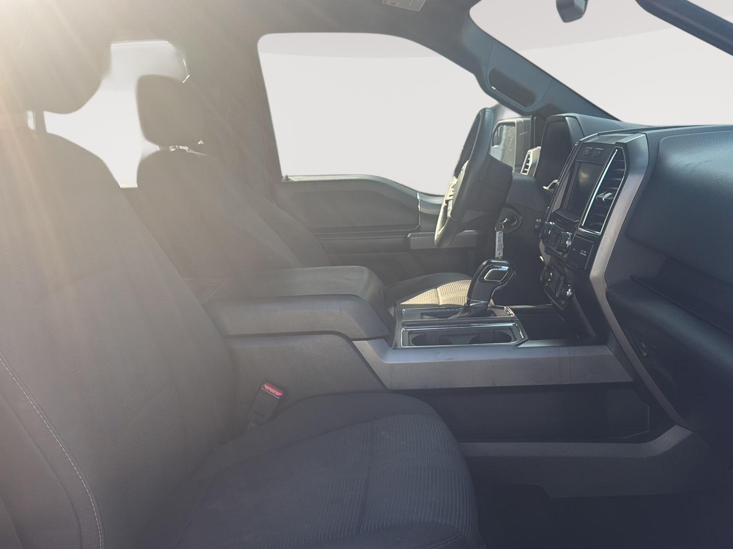 2015 Ford F-150 XLT photo 42