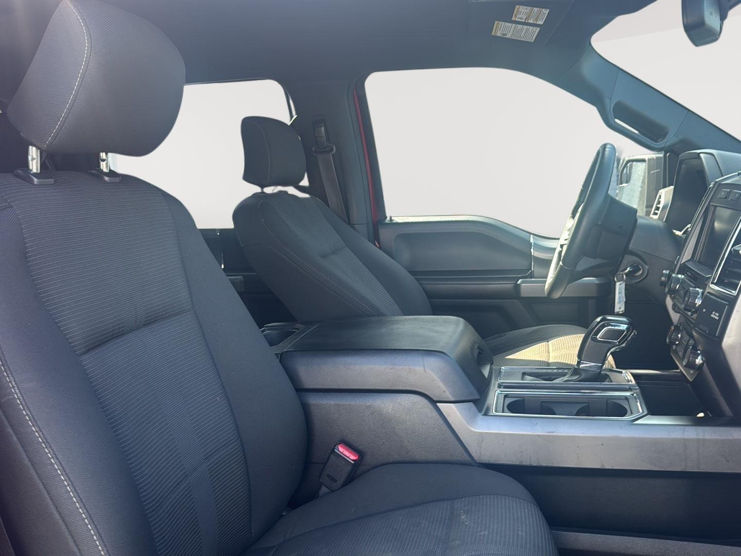 2015 Ford F-150 XLT photo 43