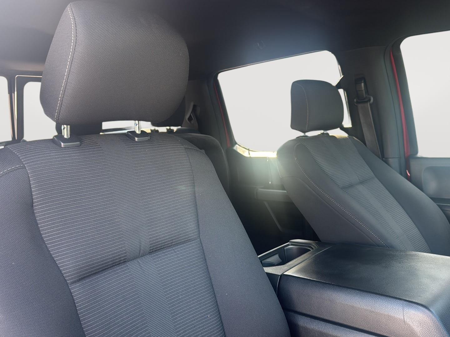 2015 Ford F-150 XLT photo 44