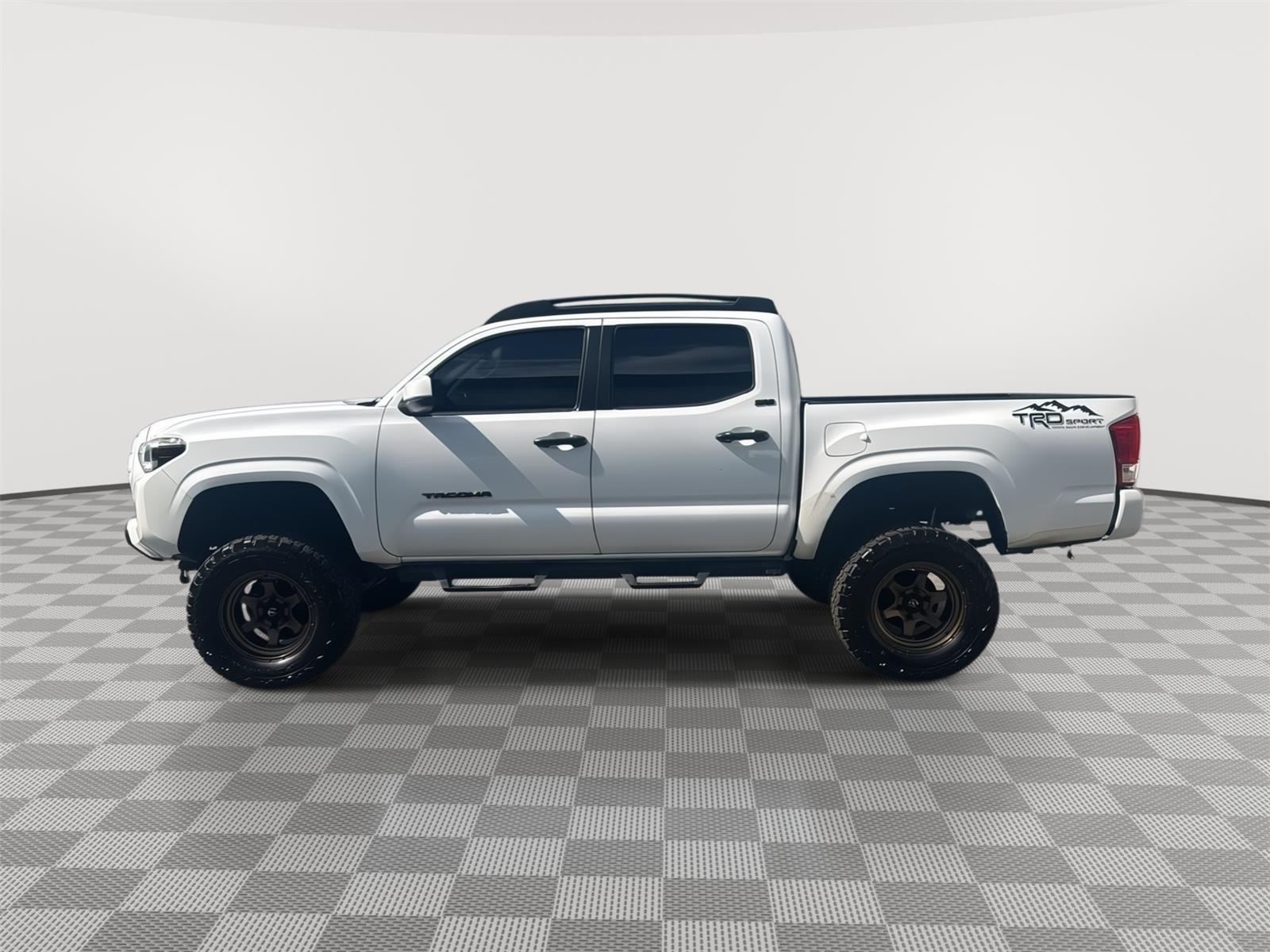 2016 Toyota Tacoma SR5 photo 2