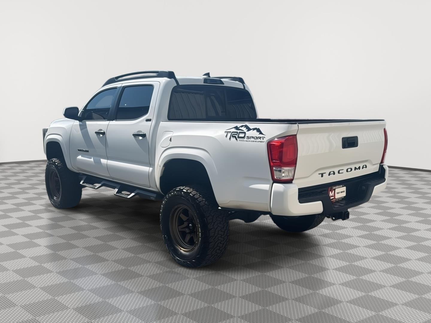 2016 Toyota Tacoma SR5 photo 3