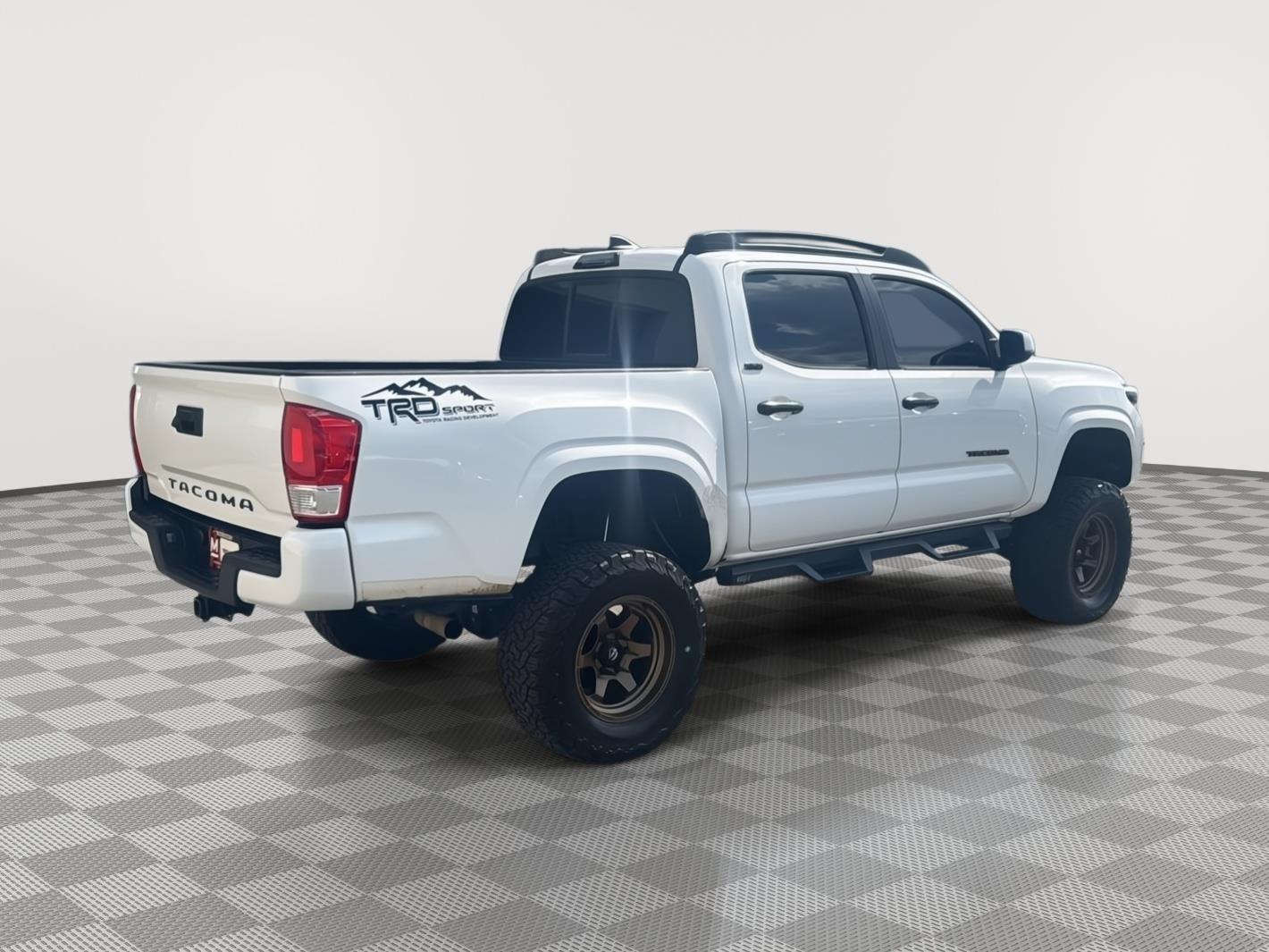 2016 Toyota Tacoma SR5 photo 5