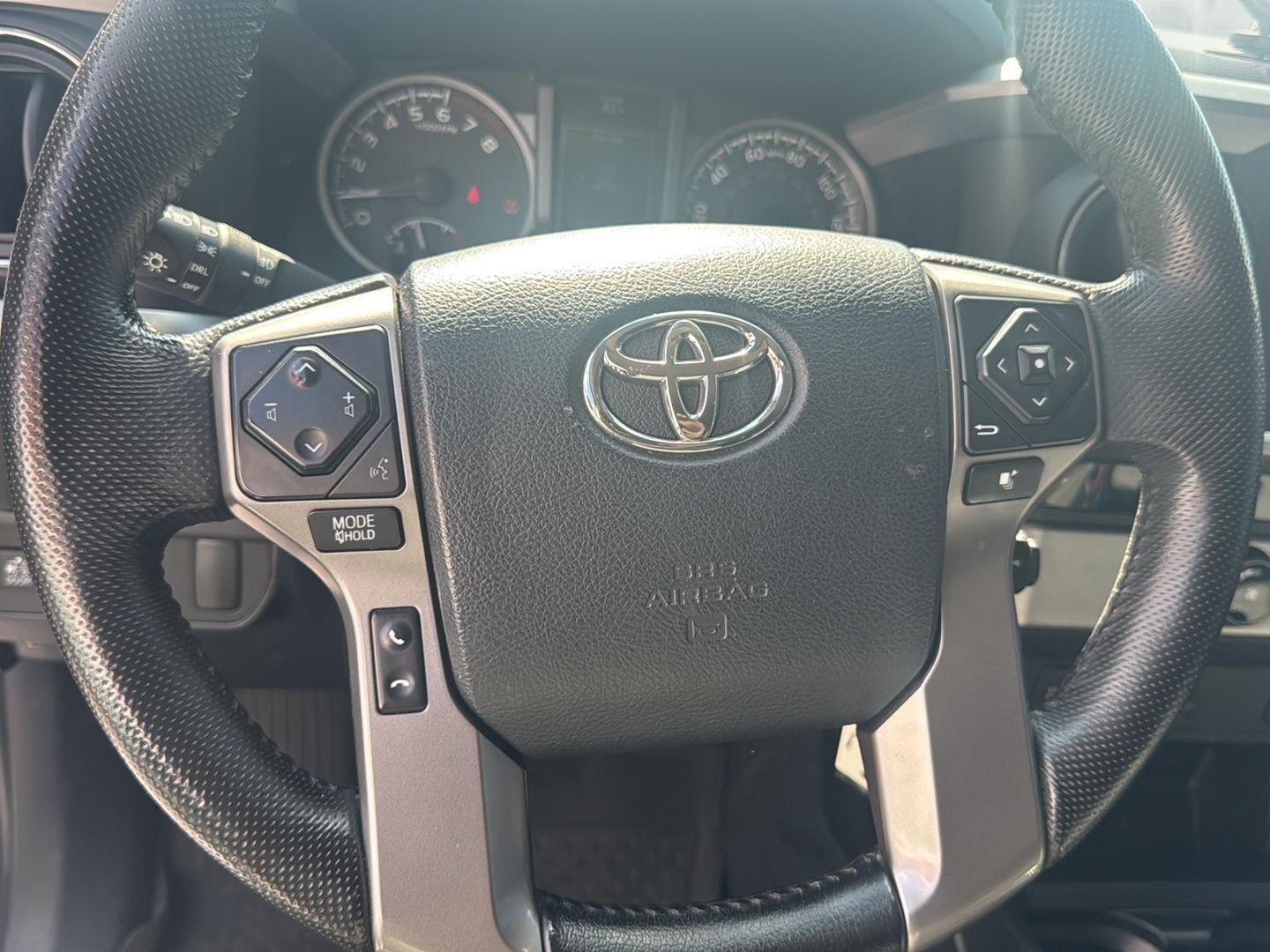 2016 Toyota Tacoma SR5 photo 11