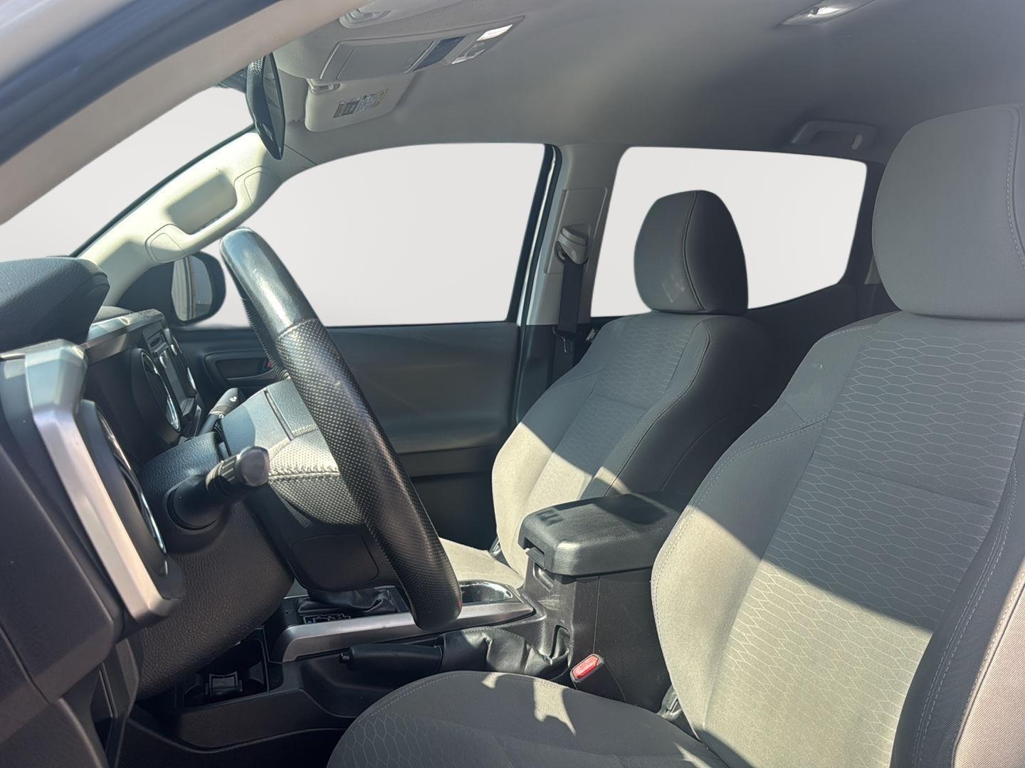 2016 Toyota Tacoma SR5 photo 14