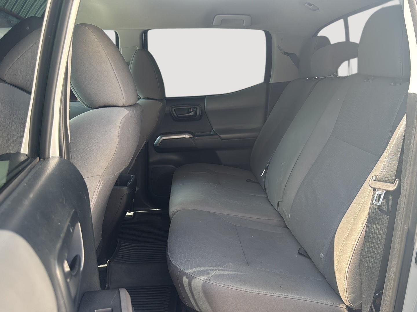 2016 Toyota Tacoma SR5 photo 16