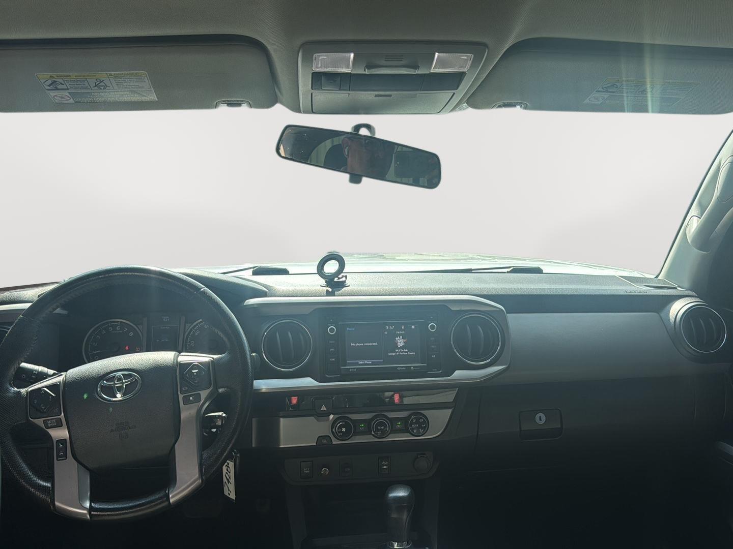 2016 Toyota Tacoma SR5 photo 21