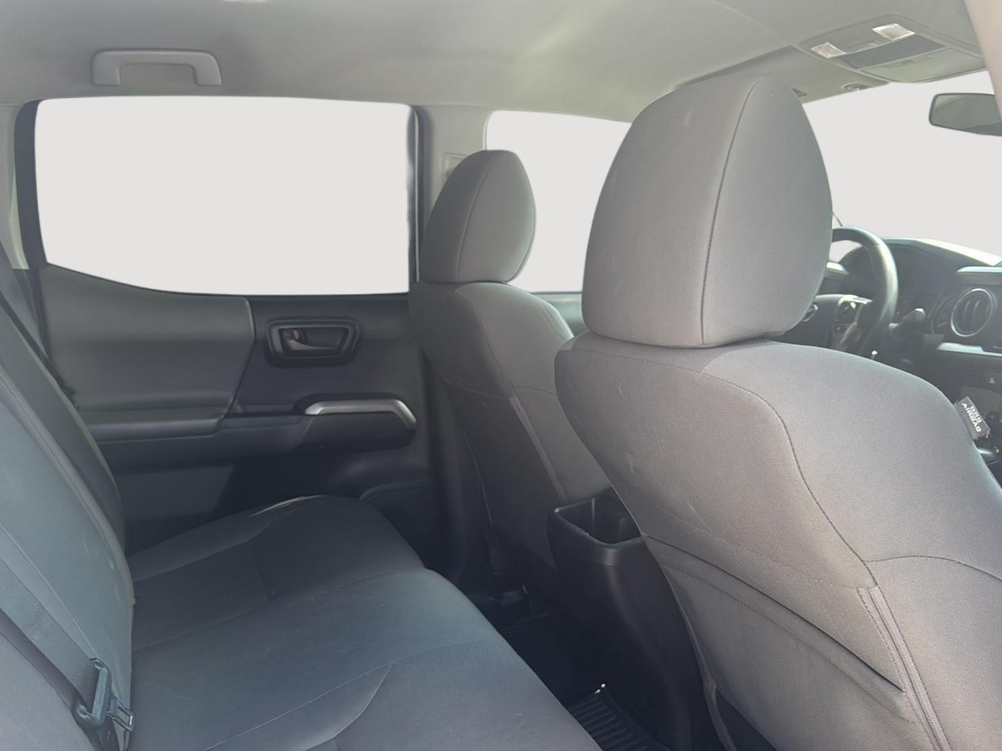 2016 Toyota Tacoma SR5 photo 30