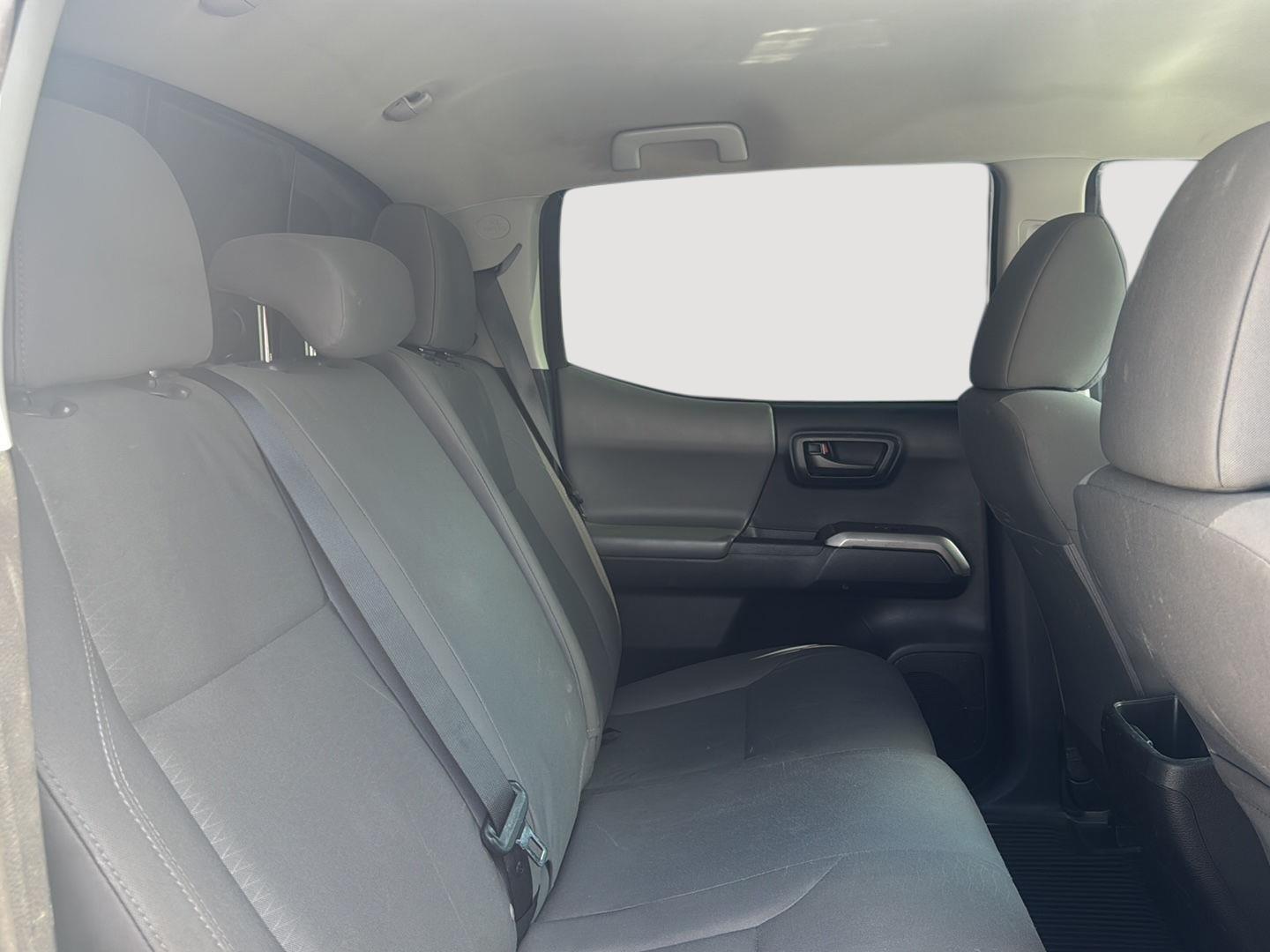 2016 Toyota Tacoma SR5 photo 31