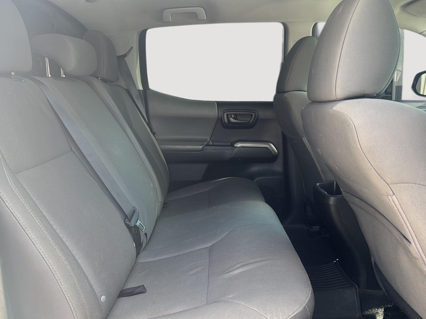 2016 Toyota Tacoma SR5 photo 32