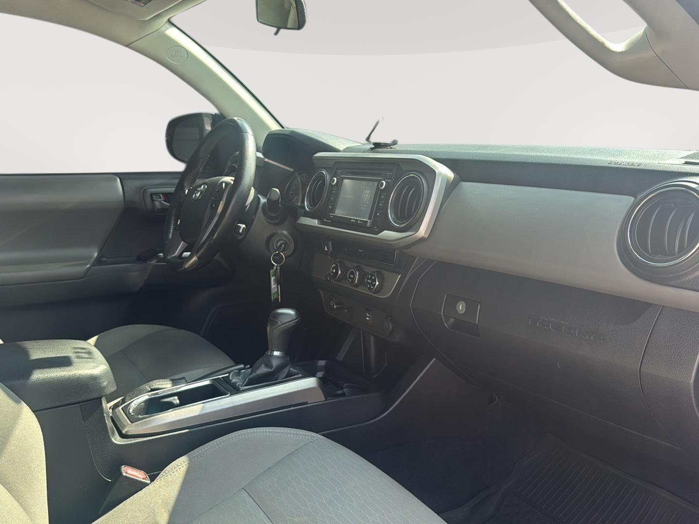 2016 Toyota Tacoma SR5 photo 35