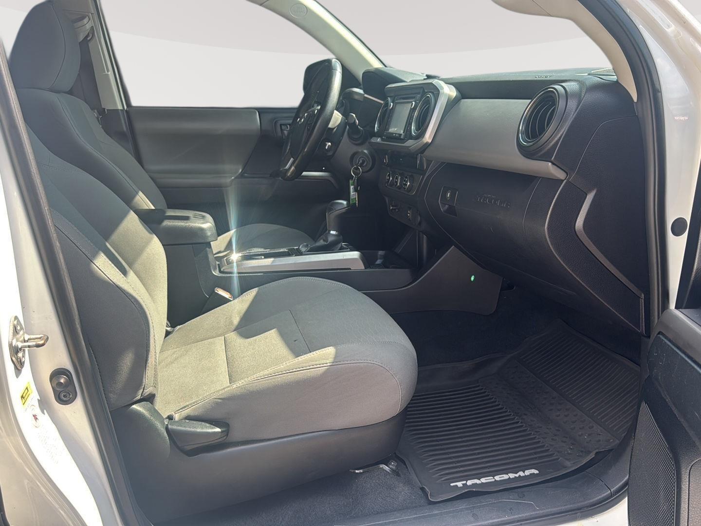 2016 Toyota Tacoma SR5 photo 37