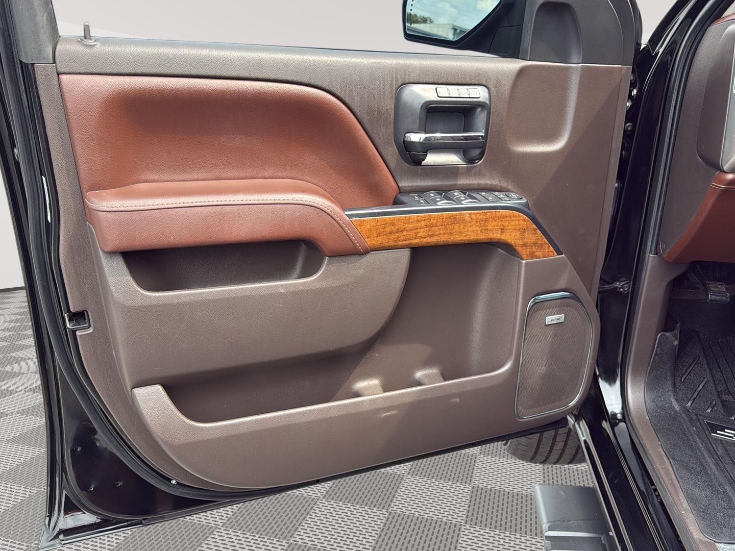2016 Chevrolet Silverado 1500 High Country photo 9