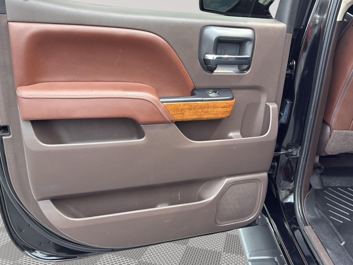 2016 Chevrolet Silverado 1500 High Country photo 18