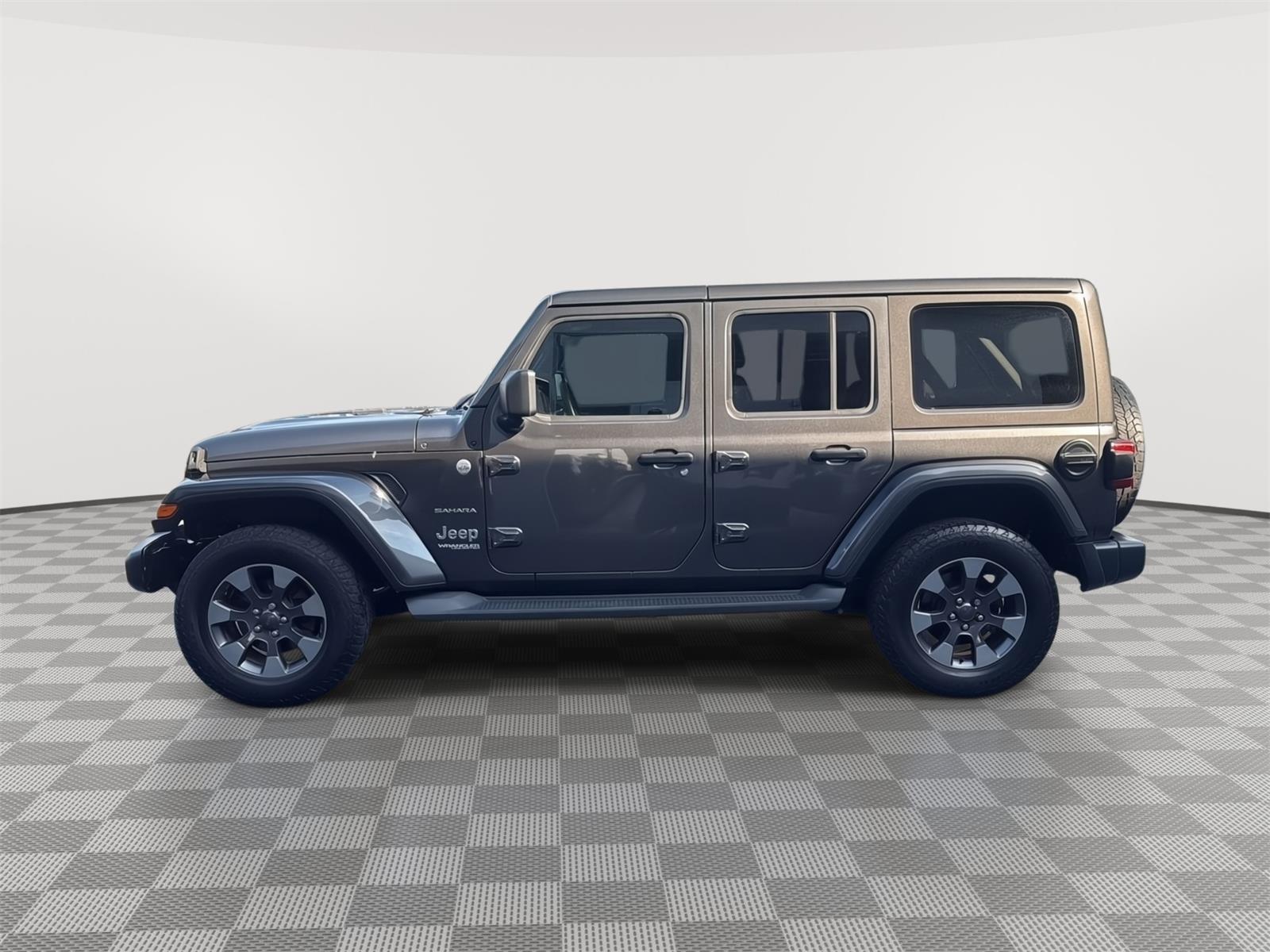 2018 Jeep Wrangler Unlimited Sahara photo 2