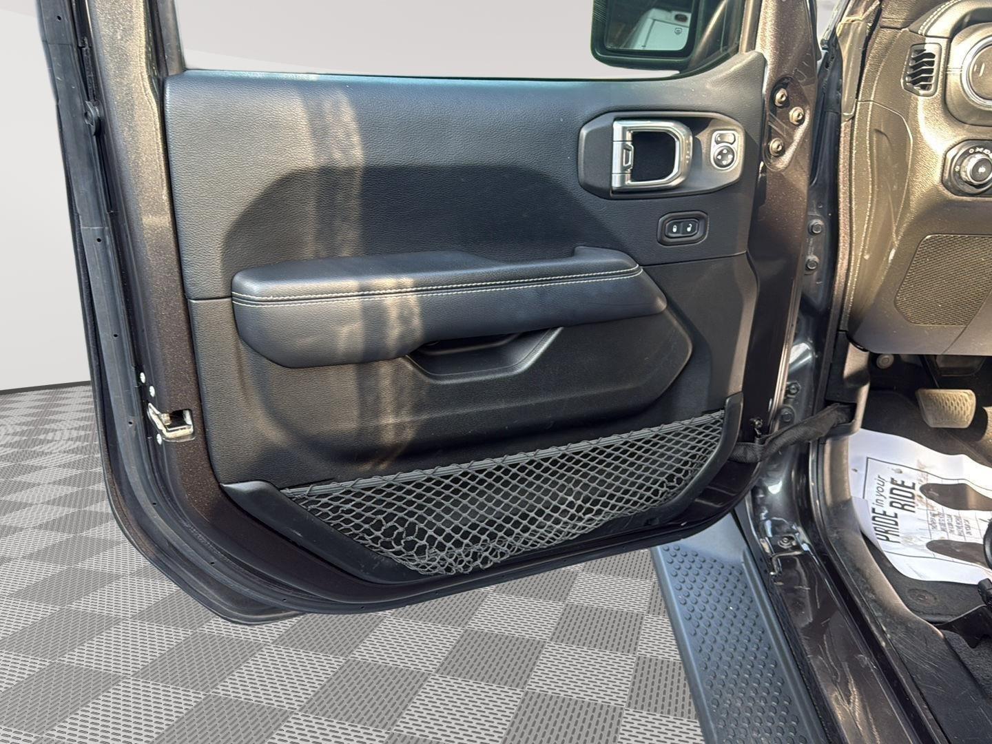 2018 Jeep Wrangler Unlimited Sahara photo 9